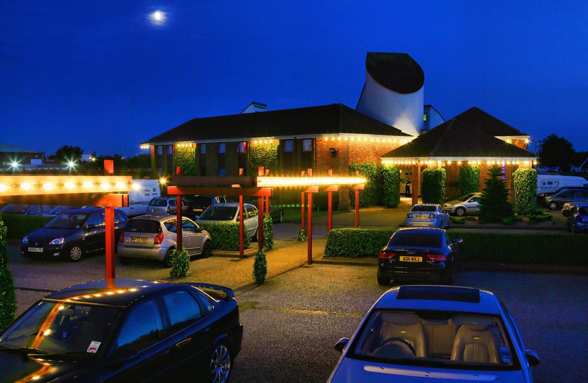 Damon'S Hotel Lincoln Bagian luar foto